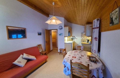 Beaufort Apartment | Cozy Apartment at Ski Slopes for 6 Guests - GRAN11