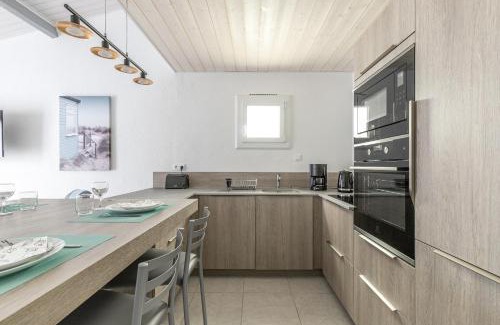 La Gueriniere Apartment | Bright Accommodation for Four in the Heart of the Isle