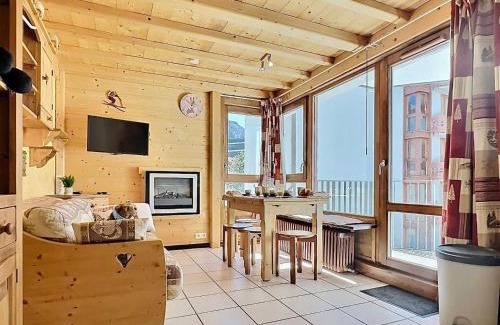 Le Lavachet Apartment | Cozy Mountain View Apartment in Tignes for 4 Guests
