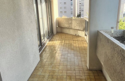 Front de Lac Apartment | Convenient Apartment Near Paris with Family-Friendly Amenities