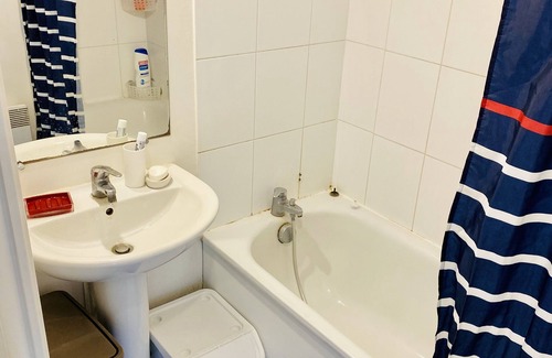 Mantes-la-Jolie Apartment | Cozy Apartment Near Paris with Free Wifi and Private Parking