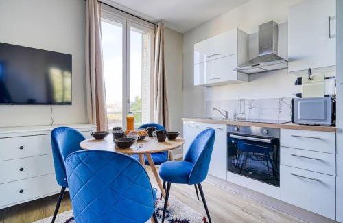 Petit-Ivry Apartment | Cozy Apartment Near Porte de Choisy for Families