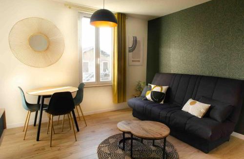 La Tronche Apartment | Convenient Apartment Near Hôpital La Tronche - Highly Rated