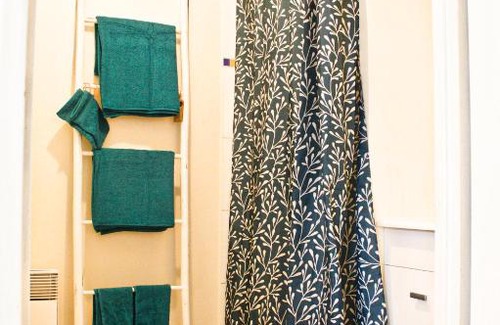 Quartier Vilmorin Apartment | Convenient Apartment Near Paris: Wheelchair Accessible & Family-Friendly