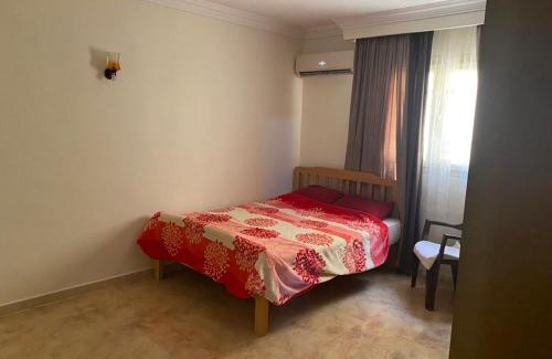Pyramids Gardens Apartment | Charming Appartement Pyramide: Family-Friendly Escape