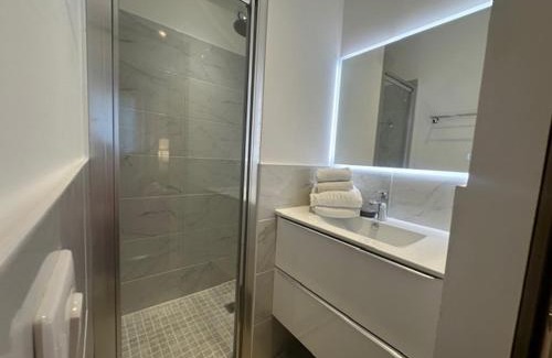 Le Suquet Apartment | Experience Oceanfront Bliss at Appartement Quai Saint Pierre