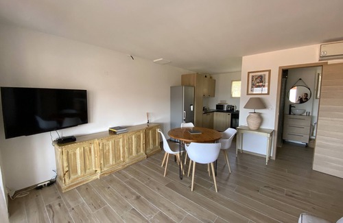 Lama Apartment | Stylish Appartement Rénové Near Lama Village with Terrace
