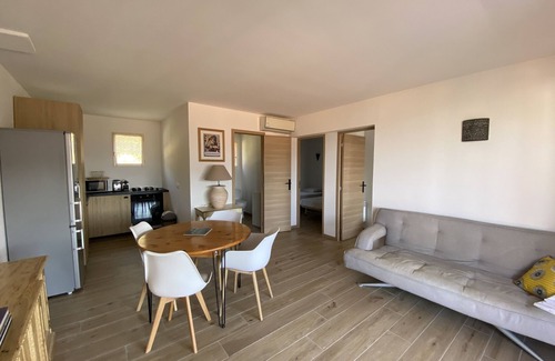 Lama Apartment | Stylish Appartement Rénové Near Lama Village with Terrace