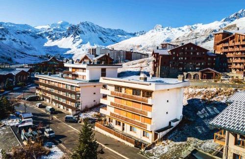 Les Almes Apartment | Renovated Apartment Steps from Slopes with Free WiFi
