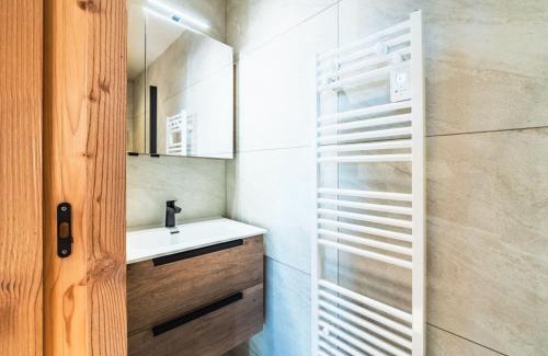 Les Almes Apartment | Renovated Apartment Steps from Slopes with Free WiFi