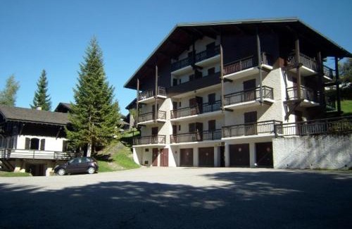 Crest-Voland Apartment | Cozy Apartment by the Slopes with Mezzanine and Great Views