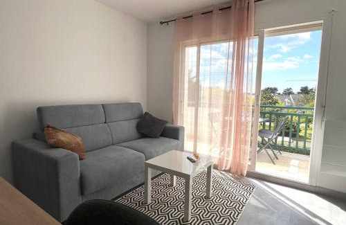 Le Pouliguen Apartment | Renovated Appartment with Terrace Near Beach and Port