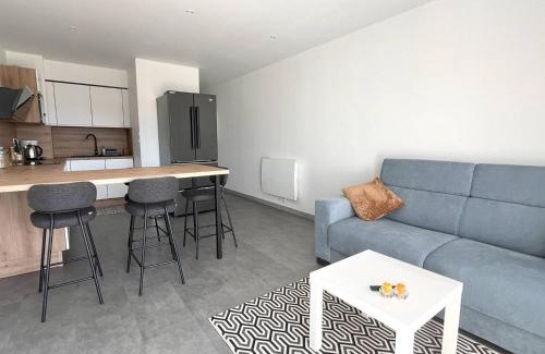 Le Pouliguen Apartment | Renovated Appartment with Terrace Near Beach and Port