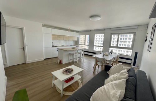 Quartier de la Maison-Blanche Apartment | Elegant Apartment with Breathtaking Paris Views & Spa