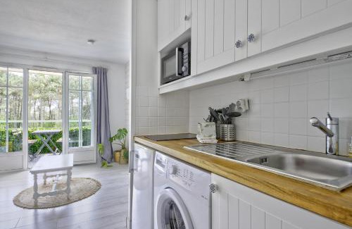 Lacanau-Ocean Apartment | Cozy Oceanfront Retreat with Pool & Family-Friendly Vibe