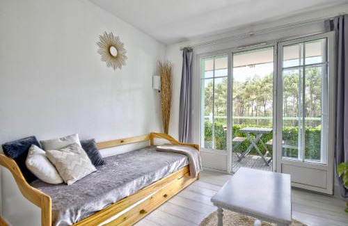 Lacanau-Ocean Apartment | Cozy Oceanfront Retreat with Pool & Family-Friendly Vibe