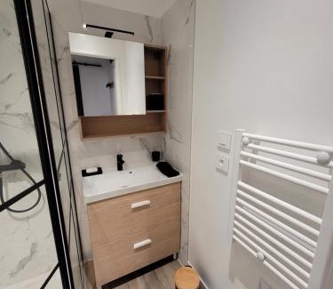 Jouvence Apartment | Renovated Apartment Near République - Pet Friendly & Family Gear