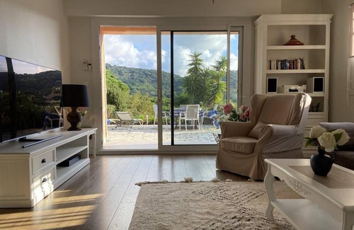 La Croix-Valmer Apartment | Beautifully Renovated Appartement with Garden Near Gigaro Beach