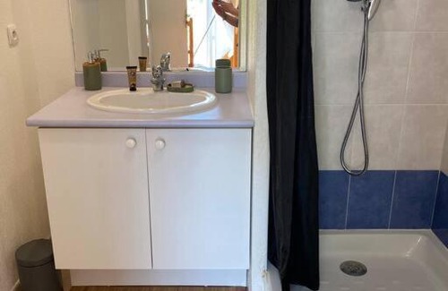 Calvisson Apartment | Pet-Friendly Appartement P2 with Ocean View & Pool