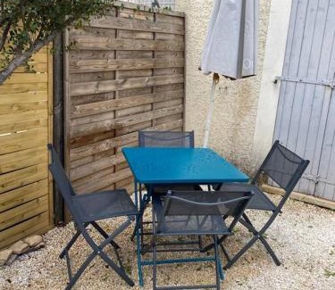 Calvisson Apartment | Pet-Friendly Appartement P2 with Ocean View & Pool