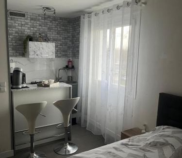 Sens Apartment | Cozy Appartement Résidence Théâtre with 8.9/10 Rating