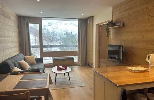 Les Deux Alpes Apartment | Unique 65 m² Adaptable Apartment with Pool & Family Amenities