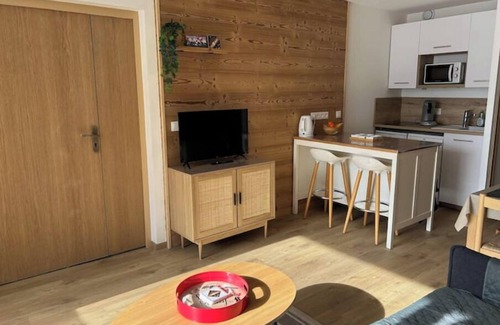 Les Deux Alpes Apartment | Unique 65 m² Adaptable Apartment with Pool & Family Amenities