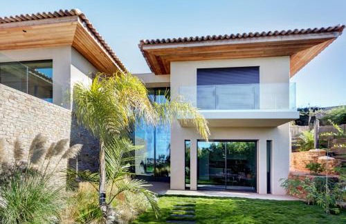 Carqueiranne Apartment | Oceanfront 4-Bedroom Apartment with Pool & Sea Views