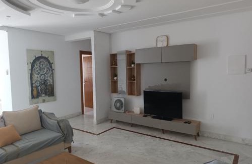Sqanes Apartment | Family-Friendly S+2 Apartment Steps from the Beach