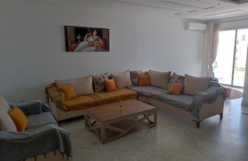 Sqanes Apartment | Family-Friendly S+2 Apartment Steps from the Beach
