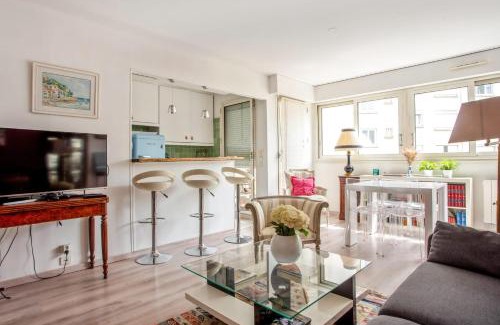 Billancourt–Rives de Seine Apartment | Cozy Apartment with Balcony in Boulogne-Billancourt