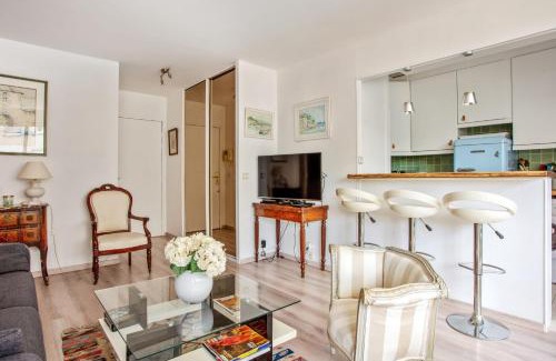 Billancourt–Rives de Seine Apartment | Cozy Apartment with Balcony in Boulogne-Billancourt