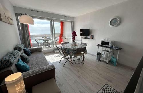 Saint-Jean-de-Monts Apartment | Beautiful Seaside Studio with Balcony in Saint-Jean-de-Monts