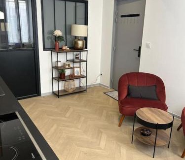 Moulins Apartment | Relaxing Spa Appartement for Two in City Center