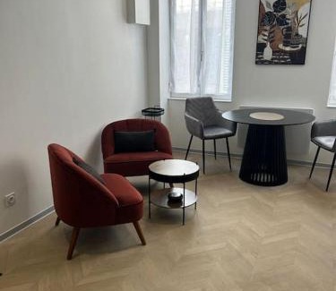 Moulins Apartment | Relaxing Spa Appartement for Two in City Center