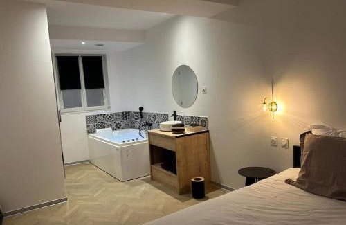 Moulins Apartment | Relaxing Spa Appartement for Two in City Center
