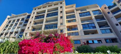 Cannes La Bocca Apartment | Relaxing Apartment with Pools and Pet-Friendly Amenities