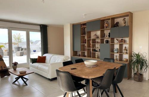 Sene Apartment | Spacious Apartment with Terrace for Family Getaways