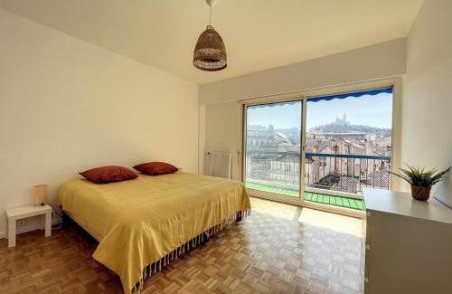 6th Arrondissement Apartment | Oceanfront Apartment with Notre-Dame de la Garde Views