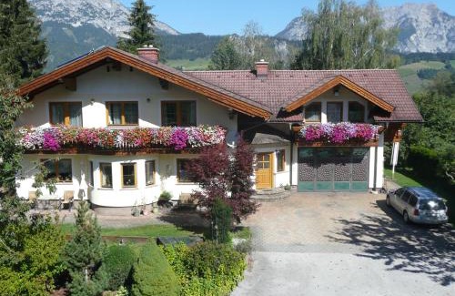 Aich Apartment | Top-Rated Appartement Stocker with Kitchen & Breakfast