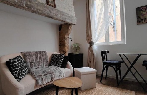 Condom Apartment | Inviting Studio Apartment with Great Guest Ratings