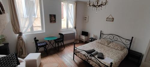 Condom Apartment | Inviting Studio Apartment with Great Guest Ratings