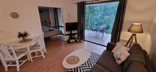 Saumane-de-Vaucluse Apartment | Golf View Apartment at L'Isle-Sur-La-Sorgue - Guest Rated 9.1