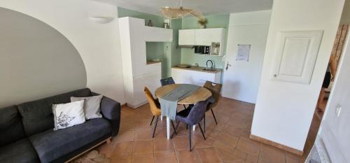 Saumane-de-Vaucluse Apartment | Golf View Apartment at L'Isle-Sur-La-Sorgue - Guest Rated 9.1