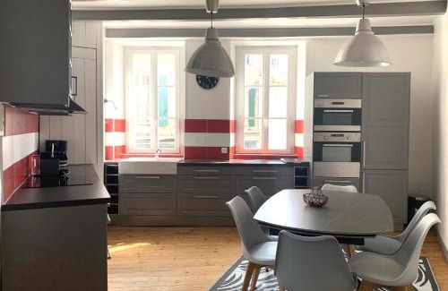 Saint-Martin-de-Re Apartment | Oceanfront Appartement Sully – Guest Rated 9.4/10