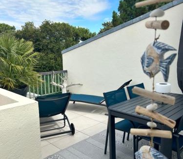 Dolus-d'Oleron Apartment | Cozy Oceanfront T2 Apartment with Pool & Breakfast