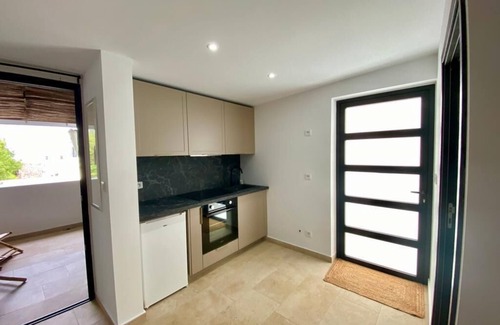 Montvert-les Bas Apartment | Comfortable T1 Apartment Near Grand Anse Beach & Spa