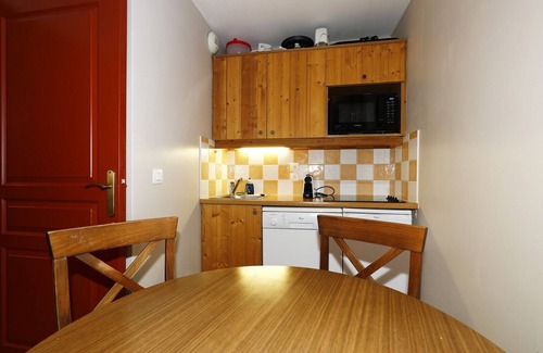 Les Claux Apartment | Pet-Friendly Appartement T2 Albane in Vars with Pool