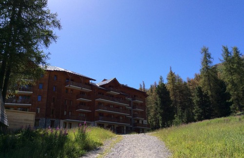 Les Claux Apartment | Pet-Friendly Appartement T2 Albane in Vars with Pool
