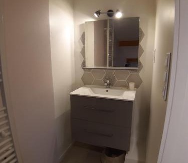 Cleon-d'Andran Apartment | Cozy T2 Apartment in the Heart of the Village - Rated 9/10